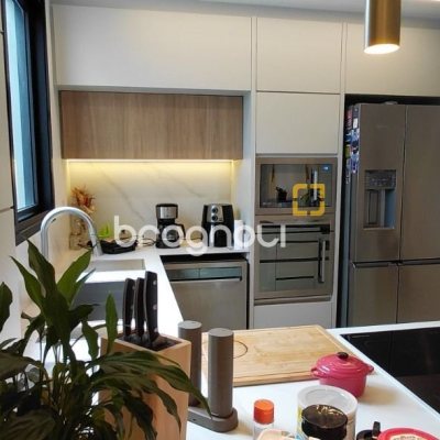 Casa com 236m², 4 quartos (sendo 3 suítes), 4 garagens, no bairro Jardim Anchieta em Florianópolis