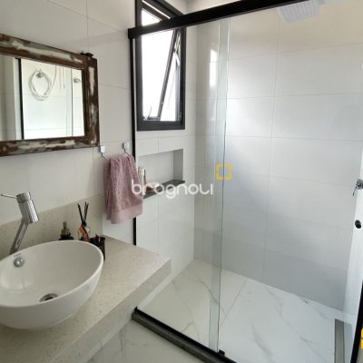 Apartamento com 115m², 3 quartos (sendo 2 suítes), 2 garagens, no bairro Saco dos Limões em Florianópolis