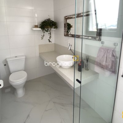 Apartamento com 115m², 3 quartos (sendo 2 suítes), 2 garagens, no bairro Saco dos Limões em Florianópolis