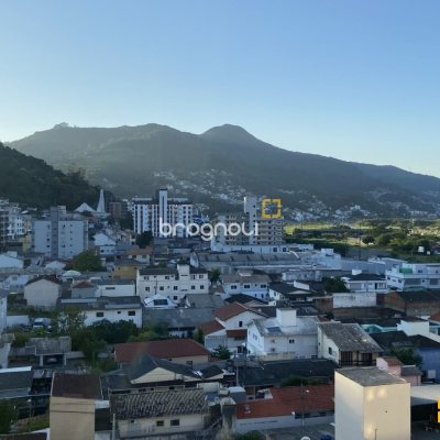 Apartamento com 115m², 3 quartos (sendo 2 suítes), 2 garagens, no bairro Saco dos Limões em Florianópolis