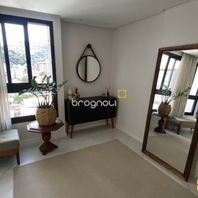 Apartamento com 115m², 3 quartos (sendo 2 suítes), 2 garagens, no bairro Saco dos Limões em Florianópolis