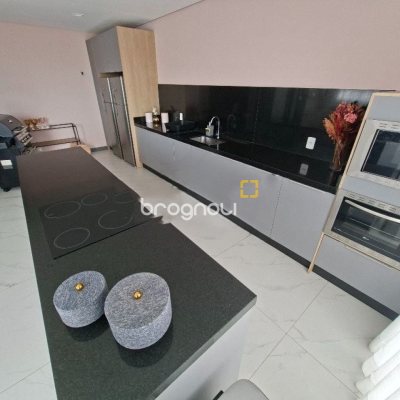 Apartamento com 115m², 3 quartos (sendo 2 suítes), 2 garagens, no bairro Saco dos Limões em Florianópolis