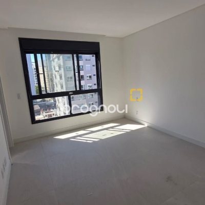 Apartamento com 152m², 3 quartos (sendo 3 suítes), 3 garagens, no bairro Centro em Florianópolis