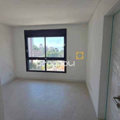Apartamento com 152m², 3 quartos (sendo 3 suítes), 3 garagens, no bairro Centro em Florianópolis