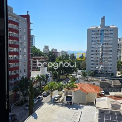 Apartamento com 152m², 3 quartos (sendo 3 suítes), 3 garagens, no bairro Centro em Florianópolis