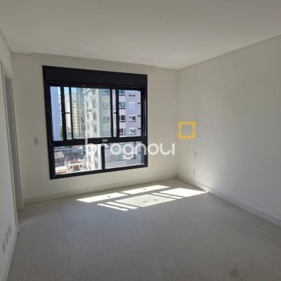 Apartamento com 152m², 3 quartos (sendo 3 suítes), 3 garagens, no bairro Centro em Florianópolis