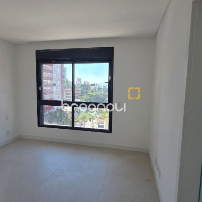 Apartamento com 152m², 3 quartos (sendo 3 suítes), 3 garagens, no bairro Centro em Florianópolis