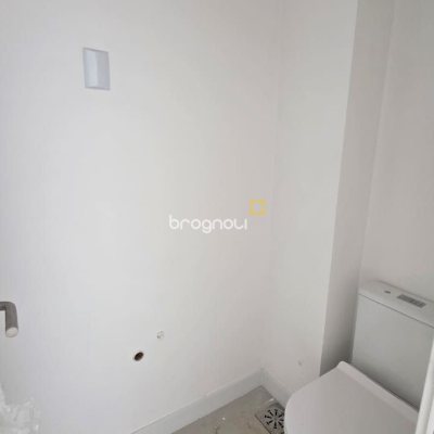 Apartamento com 152m², 3 quartos (sendo 3 suítes), 3 garagens, no bairro Centro em Florianópolis