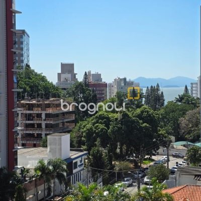 Apartamento com 152m², 3 quartos (sendo 3 suítes), 3 garagens, no bairro Centro em Florianópolis