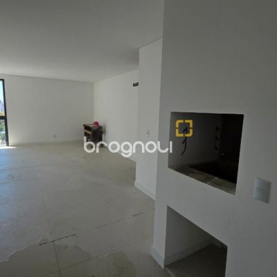 Apartamento com 152m², 3 quartos (sendo 3 suítes), 3 garagens, no bairro Centro em Florianópolis