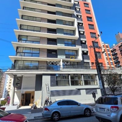 Apartamento com 152m², 3 quartos (sendo 3 suítes), 3 garagens, no bairro Centro em Florianópolis