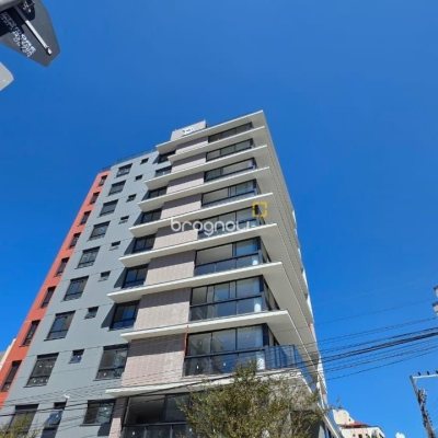 Apartamento com 152m², 3 quartos (sendo 3 suítes), 3 garagens, no bairro Centro em Florianópolis