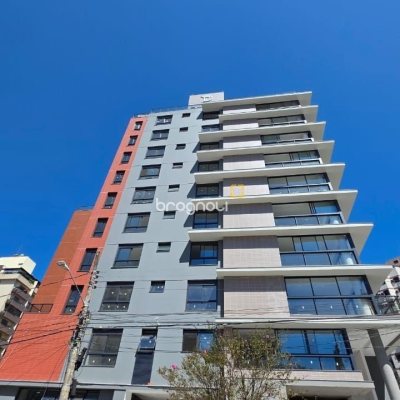 Apartamento com 152m², 3 quartos (sendo 3 suítes), 3 garagens, no bairro Centro em Florianópolis