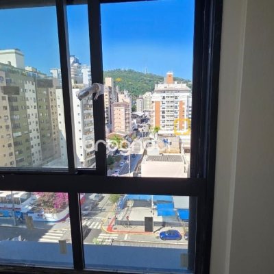 Apartamento com 152m², 3 quartos (sendo 3 suítes), 3 garagens, no bairro Centro em Florianópolis