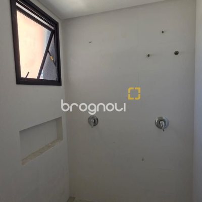 Apartamento com 152m², 3 quartos (sendo 3 suítes), 3 garagens, no bairro Centro em Florianópolis
