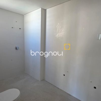 Apartamento com 152m², 3 quartos (sendo 3 suítes), 3 garagens, no bairro Centro em Florianópolis