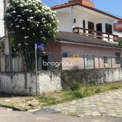Casa com 103m², 2 quartos, 1 garagem, no bairro Campinas em São José