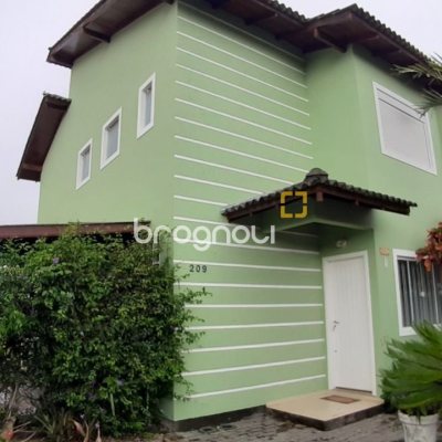 Casa com 119m², 3 quartos (sendo 1 suíte), 2 garagens, no bairro Campeche em Florianópolis