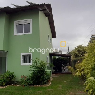 Casa com 119m², 3 quartos (sendo 1 suíte), 2 garagens, no bairro Campeche em Florianópolis