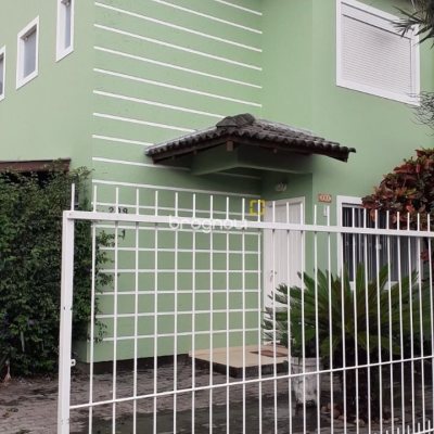 Casa com 119m², 3 quartos (sendo 1 suíte), 2 garagens, no bairro Campeche em Florianópolis