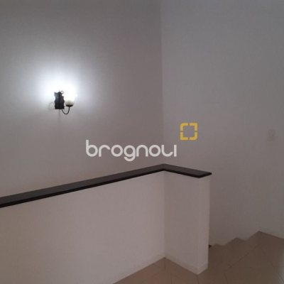 Casa com 119m², 3 quartos (sendo 1 suíte), 2 garagens, no bairro Campeche em Florianópolis