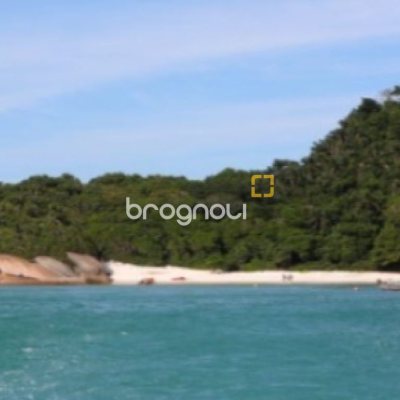 Casa com 119m², 3 quartos (sendo 1 suíte), 2 garagens, no bairro Campeche em Florianópolis