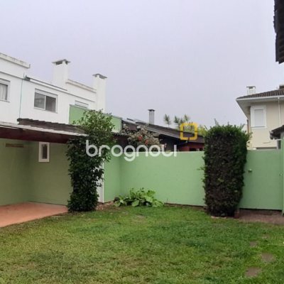 Casa com 119m², 3 quartos (sendo 1 suíte), 2 garagens, no bairro Campeche em Florianópolis