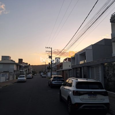 Apartamento com 78m², 2 quartos (sendo 1 suíte), 1 garagem, no bairro Ingleses em Florianópolis