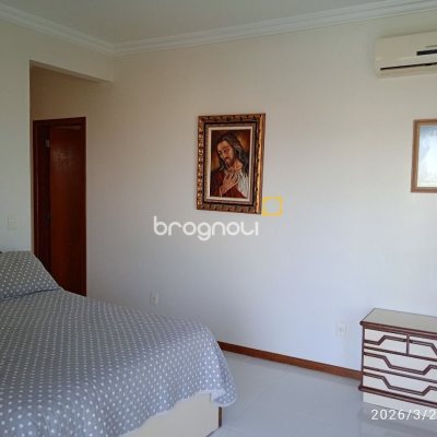 Casa de Condomínio com 301m², 4 quartos (sendo 2 suítes), 2 garagens, no bairro Bosque das Mansões em São José