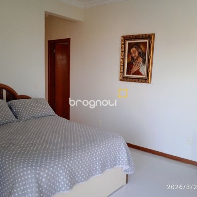Casa de Condomínio com 301m², 4 quartos (sendo 2 suítes), 2 garagens, no bairro Bosque das Mansões em São José