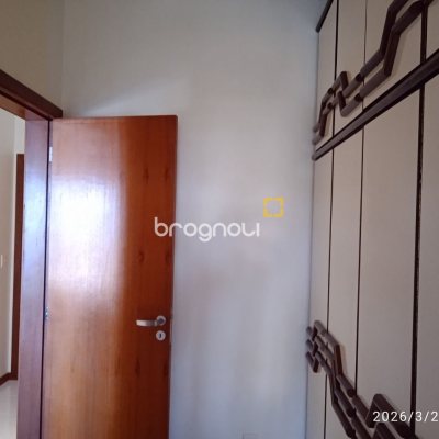 Casa de Condomínio com 301m², 4 quartos (sendo 2 suítes), 2 garagens, no bairro Bosque das Mansões em São José