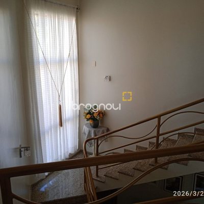 Casa de Condomínio com 301m², 4 quartos (sendo 2 suítes), 2 garagens, no bairro Bosque das Mansões em São José