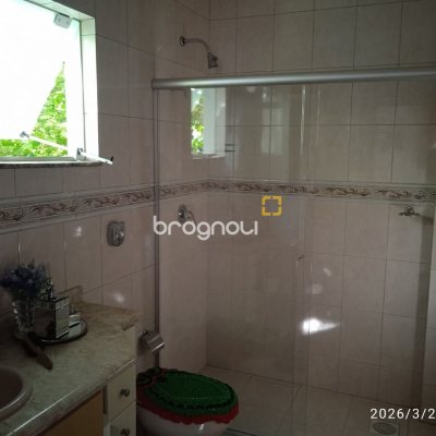 Casa de Condomínio com 301m², 4 quartos (sendo 2 suítes), 2 garagens, no bairro Bosque das Mansões em São José