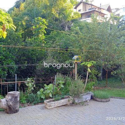 Casa de Condomínio com 301m², 4 quartos (sendo 2 suítes), 2 garagens, no bairro Bosque das Mansões em São José
