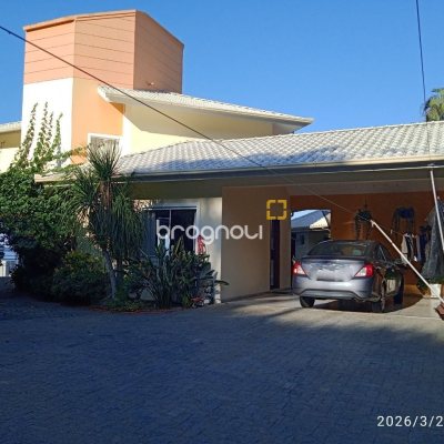Casa de Condomínio com 301m², 4 quartos (sendo 2 suítes), 2 garagens, no bairro Bosque das Mansões em São José