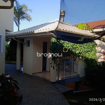 Casa de Condomínio com 301m², 4 quartos (sendo 2 suítes), 2 garagens, no bairro Bosque das Mansões em São José