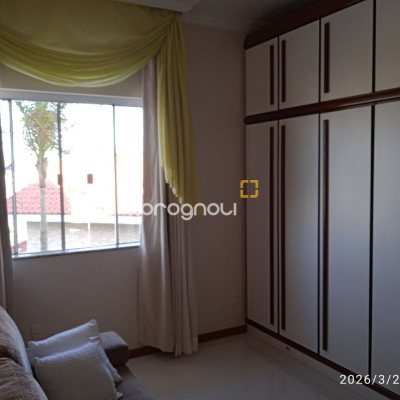 Casa de Condomínio com 301m², 4 quartos (sendo 2 suítes), 2 garagens, no bairro Bosque das Mansões em São José