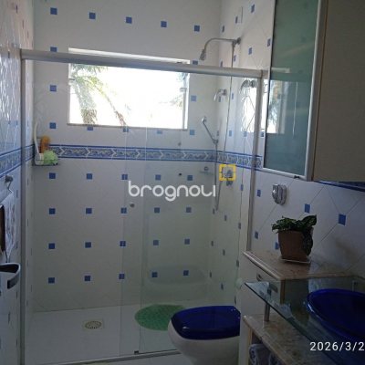 Casa de Condomínio com 301m², 4 quartos (sendo 2 suítes), 2 garagens, no bairro Bosque das Mansões em São José