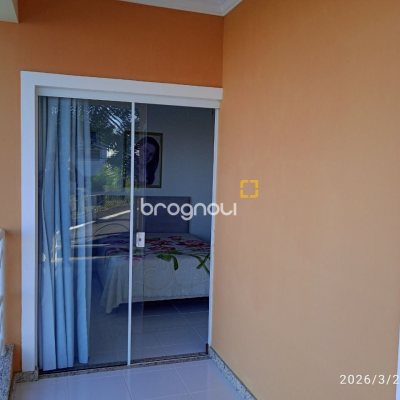 Casa de Condomínio com 301m², 4 quartos (sendo 2 suítes), 2 garagens, no bairro Bosque das Mansões em São José