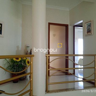 Casa de Condomínio com 301m², 4 quartos (sendo 2 suítes), 2 garagens, no bairro Bosque das Mansões em São José
