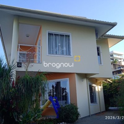 Casa de Condomínio com 301m², 4 quartos (sendo 2 suítes), 2 garagens, no bairro Bosque das Mansões em São José