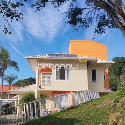 Casa de Condomínio com 301m², 4 quartos (sendo 2 suítes), 2 garagens, no bairro Bosque das Mansões em São José