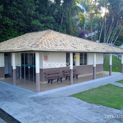 Casa de Condomínio com 301m², 4 quartos (sendo 2 suítes), 2 garagens, no bairro Bosque das Mansões em São José