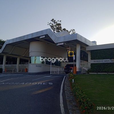 Casa de Condomínio com 301m², 4 quartos (sendo 2 suítes), 2 garagens, no bairro Bosque das Mansões em São José