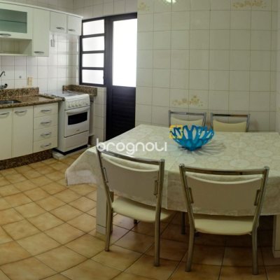Apartamento com 69m², 2 quartos, 1 garagem, no bairro Centro em Florianópolis