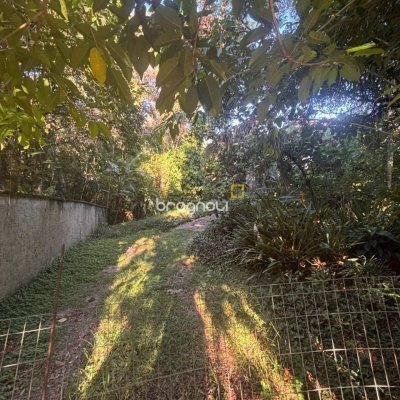 Terreno com 7488m², no bairro Cacupé em Florianópolis