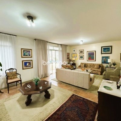 Apartamento com 231m², 4 quartos (sendo 2 suítes), 2 garagens, no bairro Centro em Florianópolis