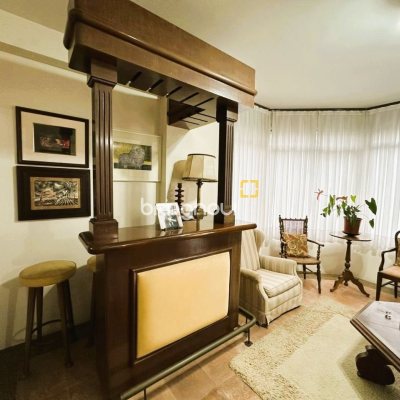 Apartamento com 231m², 4 quartos (sendo 2 suítes), 2 garagens, no bairro Centro em Florianópolis