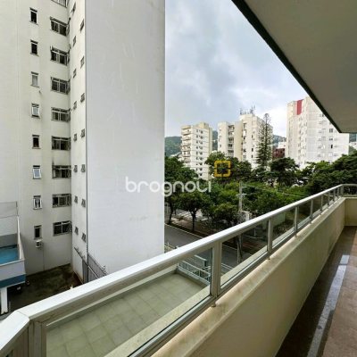 Apartamento com 231m², 4 quartos (sendo 2 suítes), 2 garagens, no bairro Centro em Florianópolis