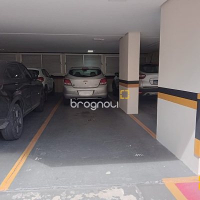 Apartamento com 231m², 4 quartos (sendo 2 suítes), 2 garagens, no bairro Centro em Florianópolis
